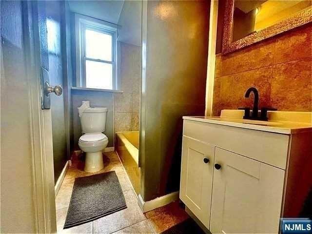 85 Macarthur Ave - Photo 4 of 33