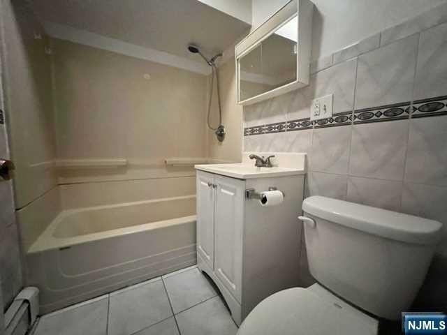 166 Sedore Ave #1 - Photo 2 of 6