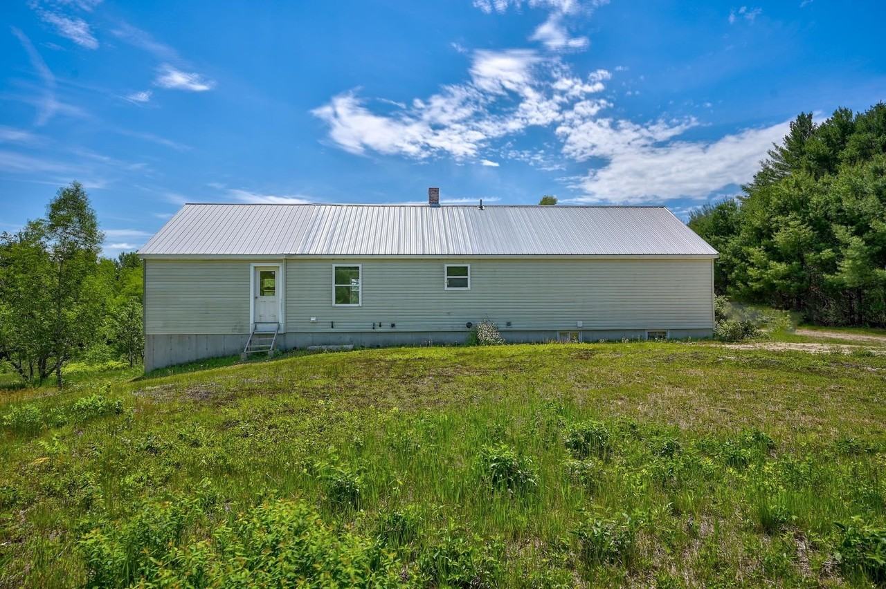 1310 Main Rd - Photo 4 of 32