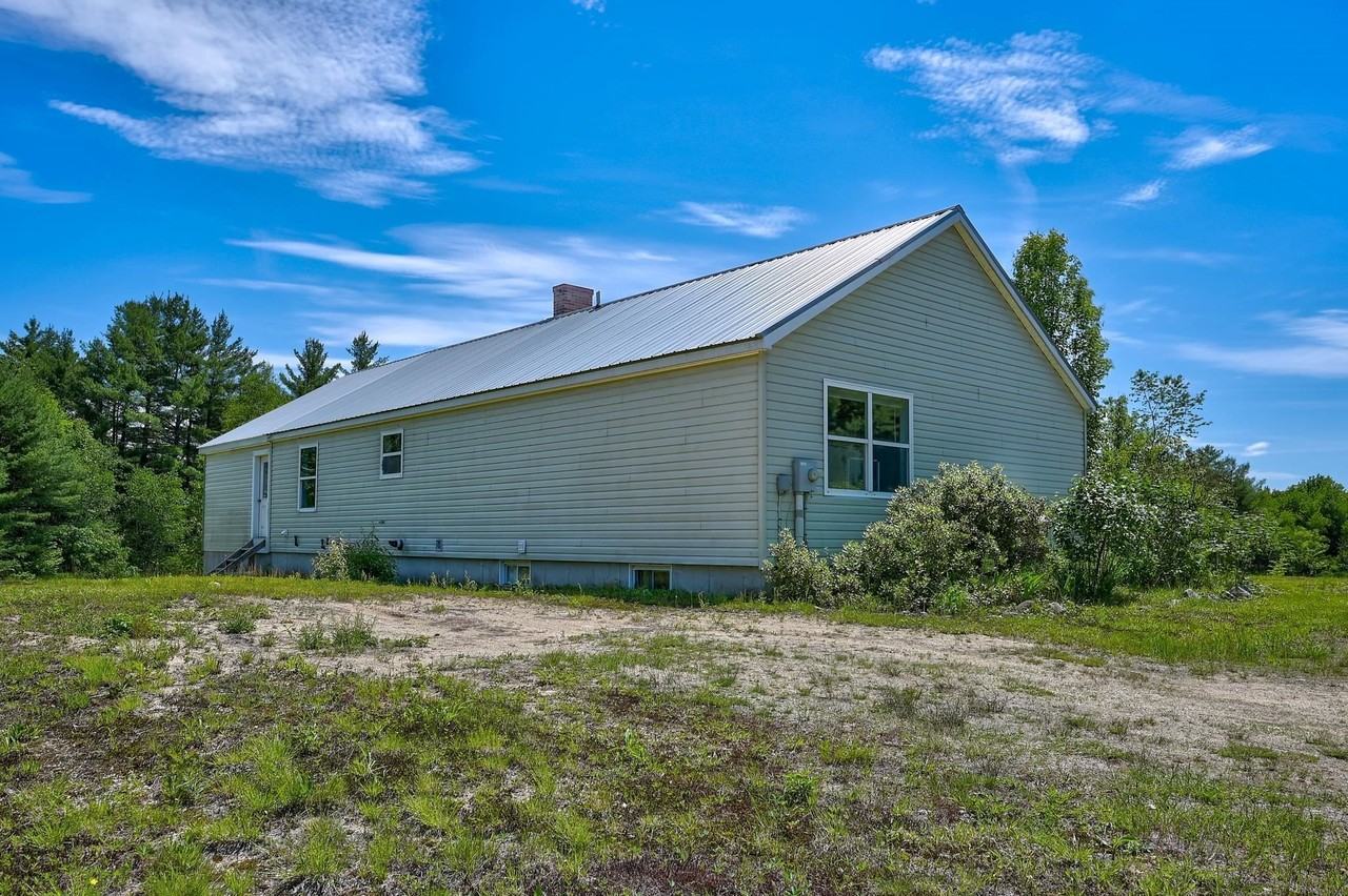 1310 Main Rd - Photo 3 of 32