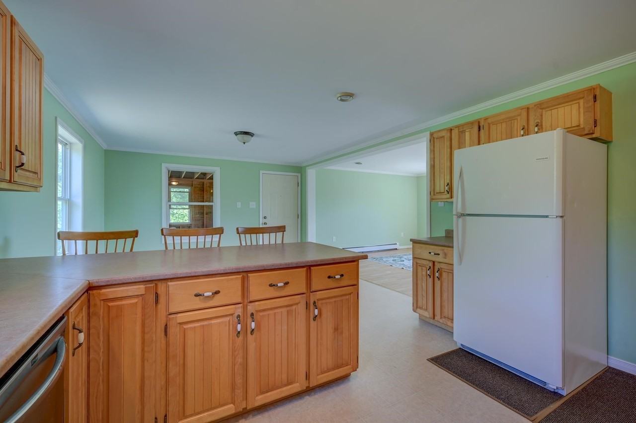 1310 Main Rd - Photo 6 of 32
