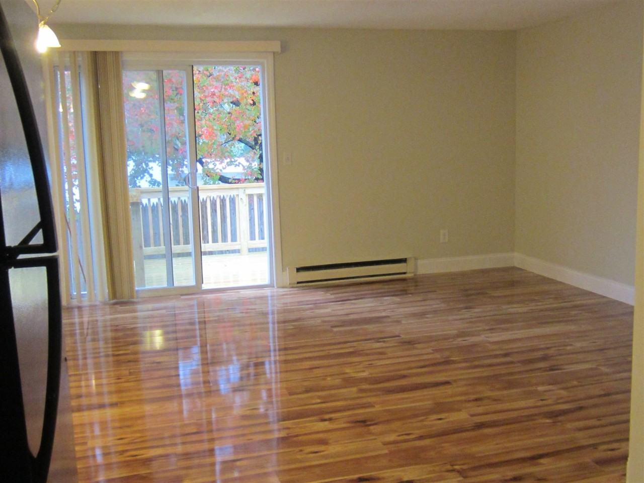 901 Mammoth Rd #6 - Photo 6 of 19
