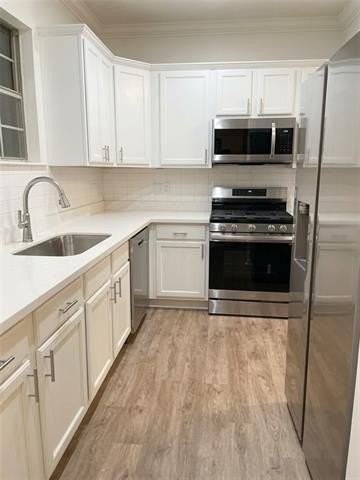 802 Carroll St - Photo 4 of 14