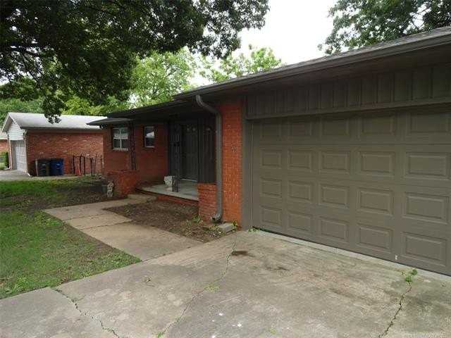 2312 W 44th St - Photo 3 of 14