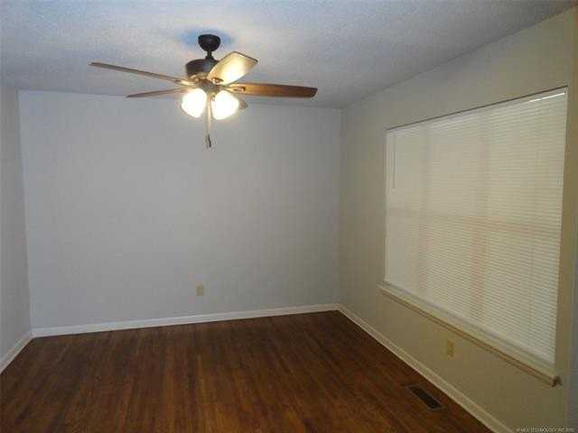 2312 W 44th St - Photo 4 of 14