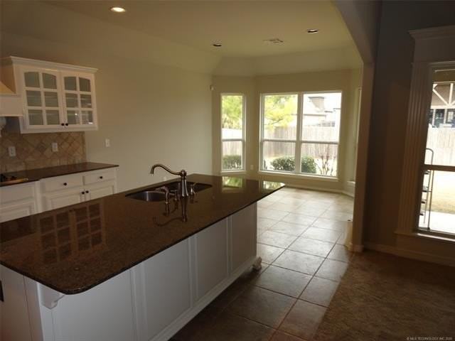 11017 S Lawrence St - Photo 6 of 22