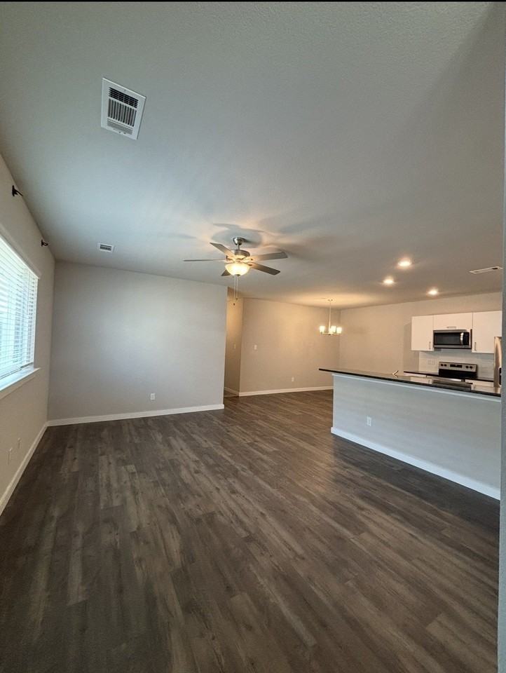 628 Blackland Dr - Photo 3 of 21