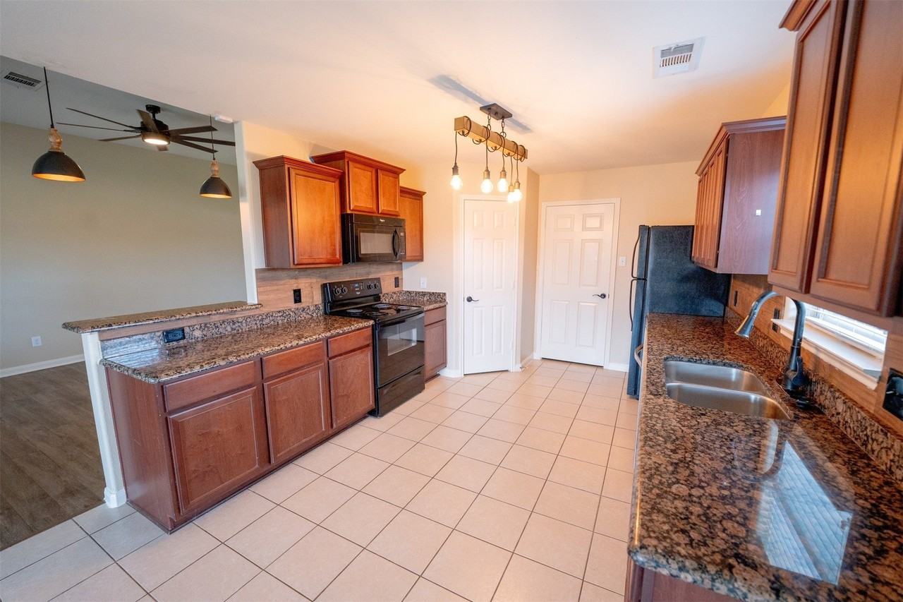 3108 Overstreet Ln - Photo 4 of 11