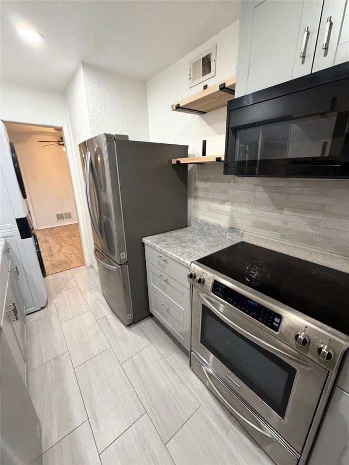 2803 Rio Branco St #201 - Photo 7 of 17