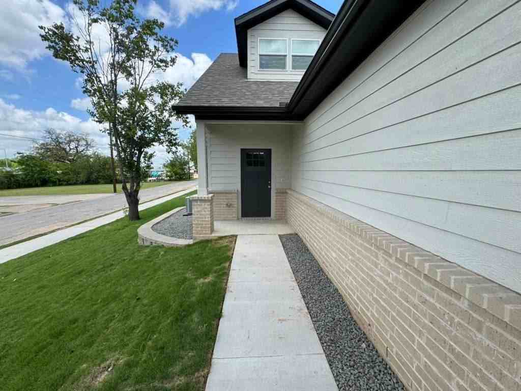419 W Dulin St #419 - Photo 3 of 14
