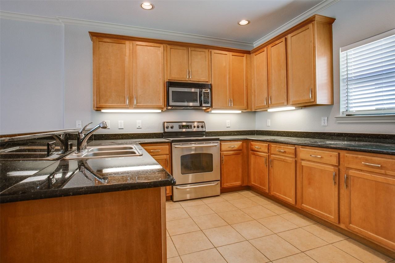 2415 Stutz Dr #C - Photo 6 of 24