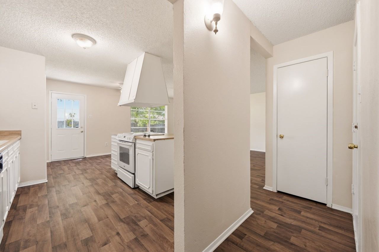 616 Reveille Rd - Photo 5 of 29