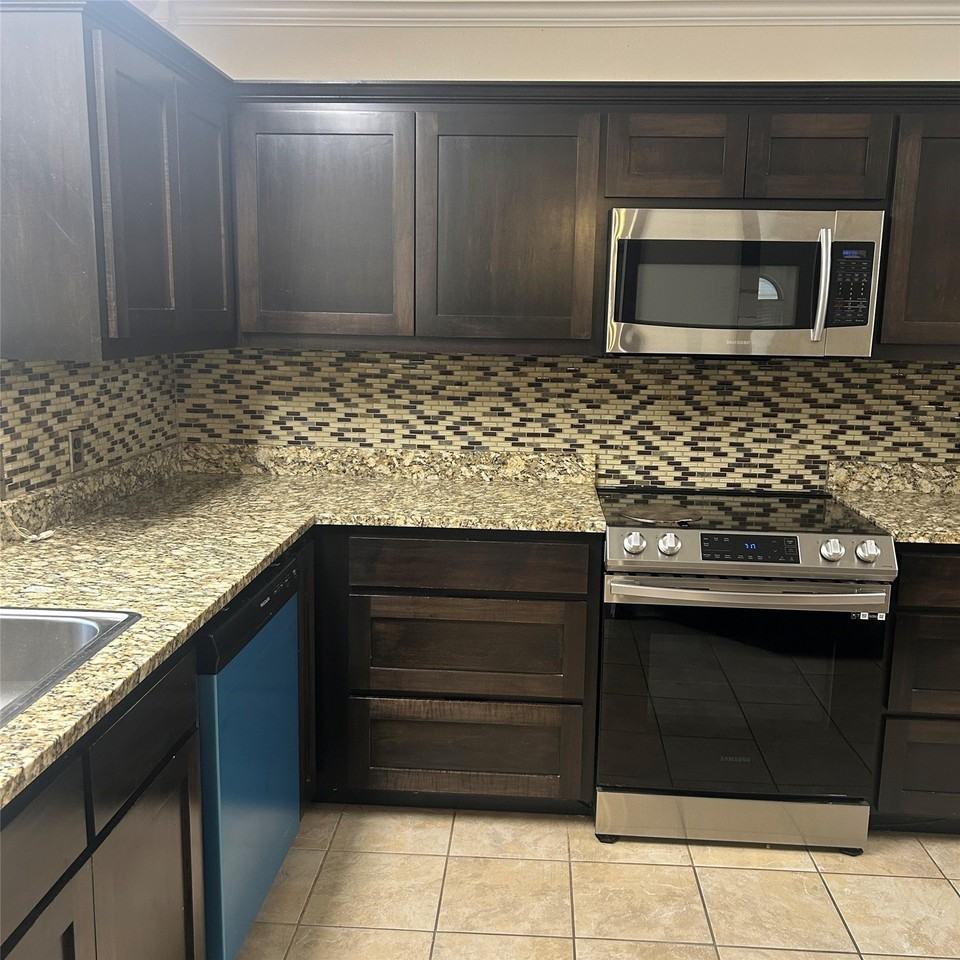 5408 Princess Ct - Photo 3 of 17