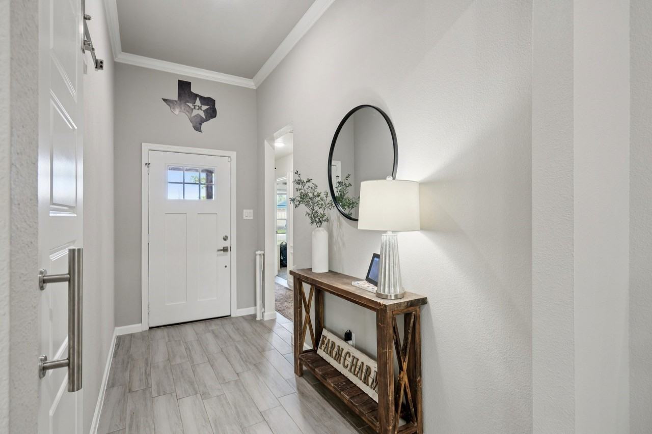 2605 Langford St - Photo 3 of 36