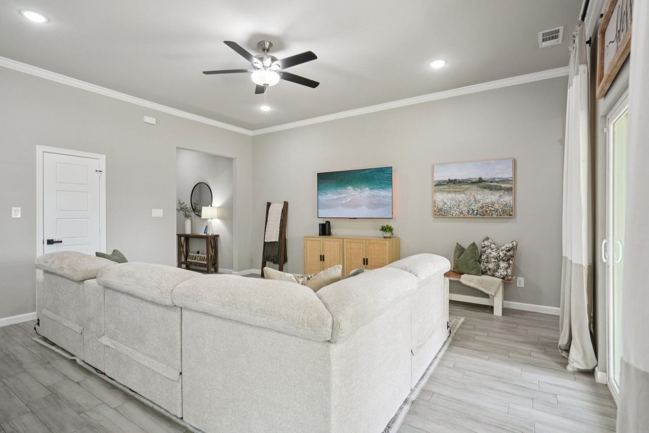 2605 Langford St - Photo 6 of 36