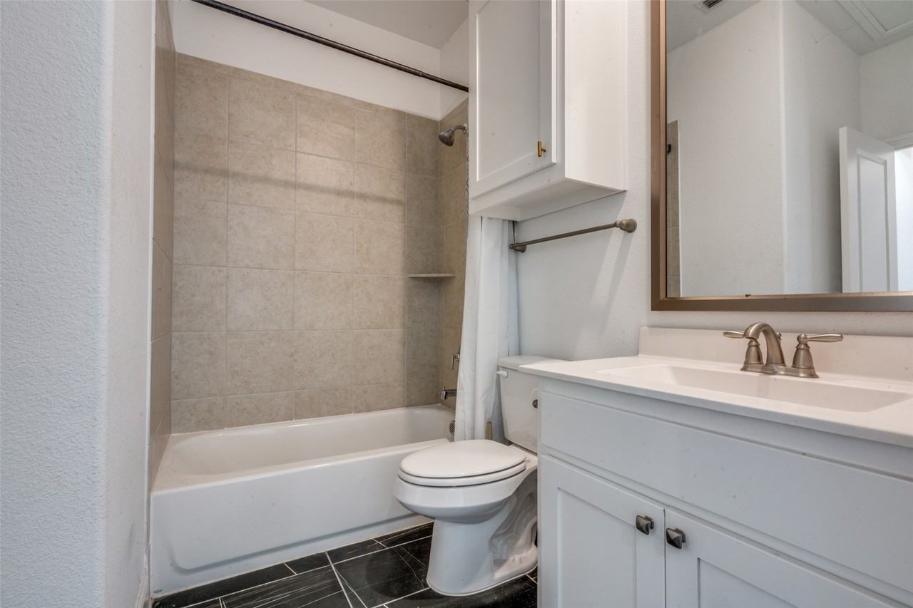 9448 Middle Ground Pl - Photo 5 of 39