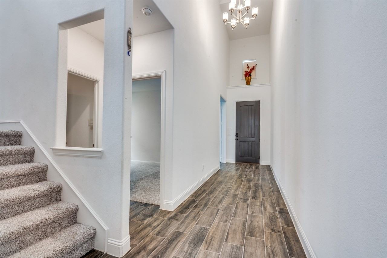 9448 Middle Ground Pl - Photo 6 of 39