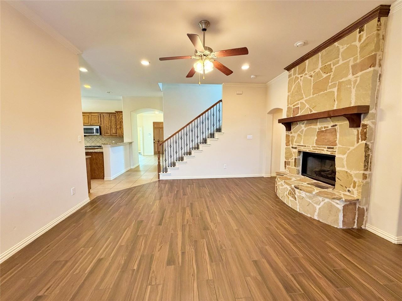 7105 Handen Dr - Photo 3 of 30