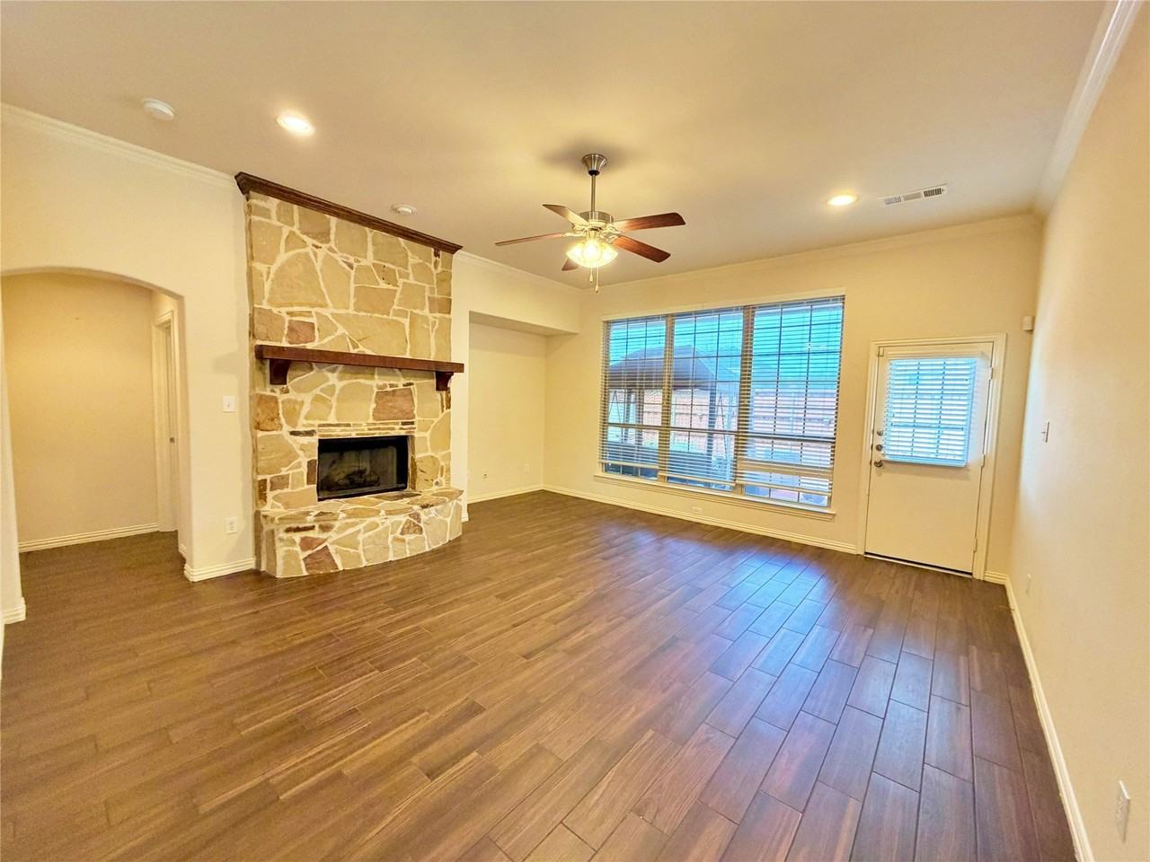 7105 Handen Dr - Photo 4 of 30