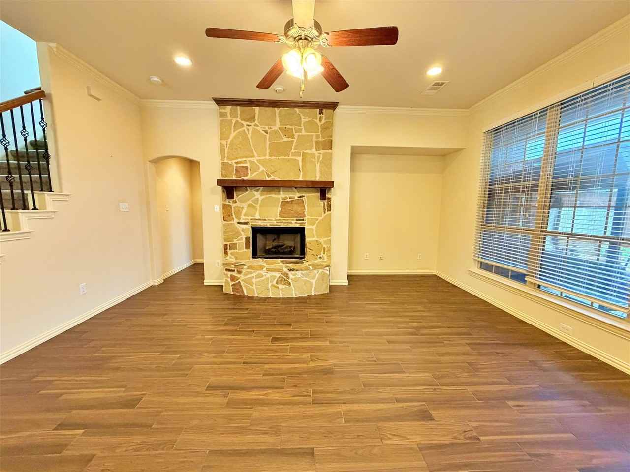 7105 Handen Dr - Photo 5 of 30