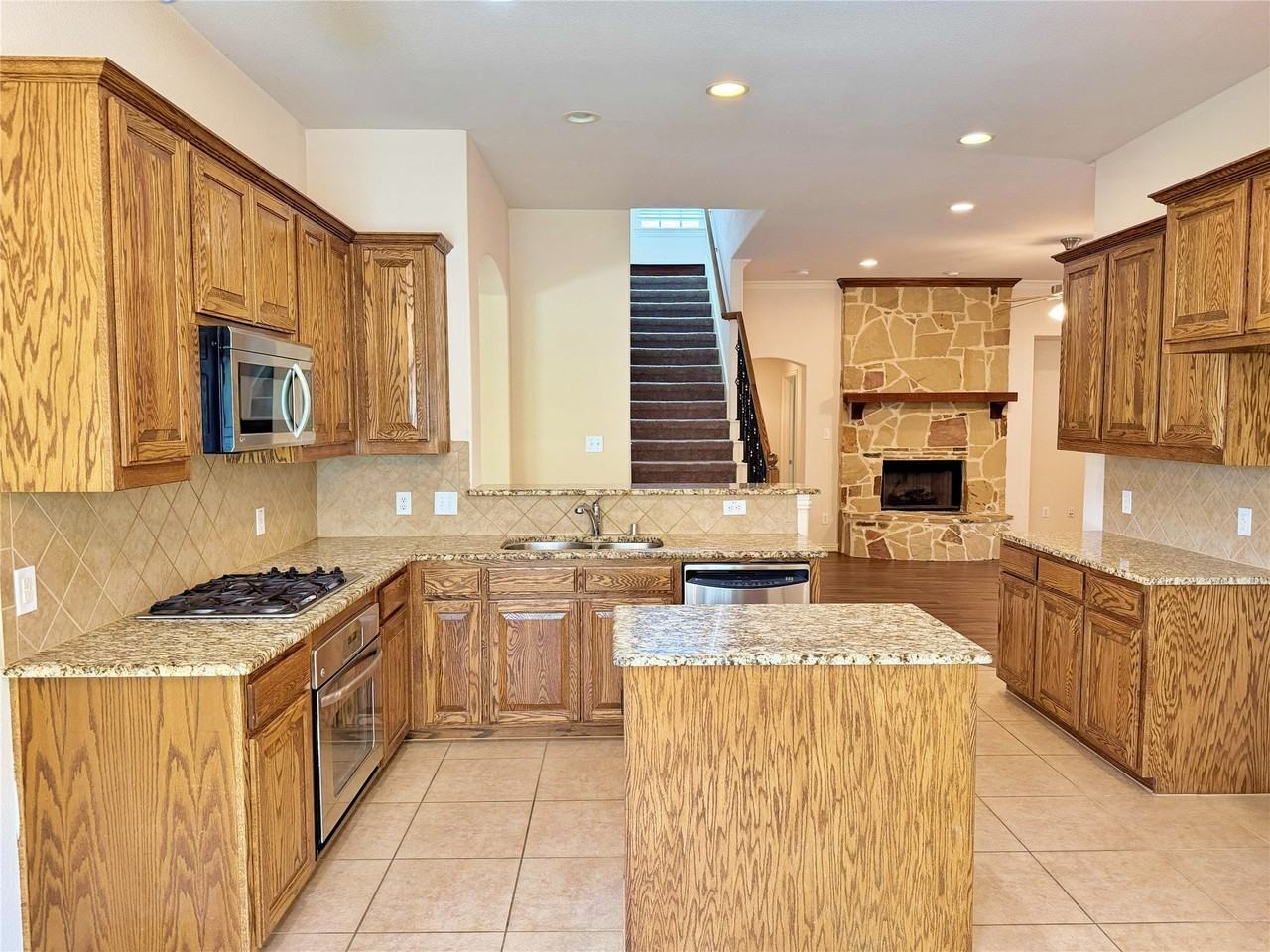 7105 Handen Dr - Photo 6 of 30