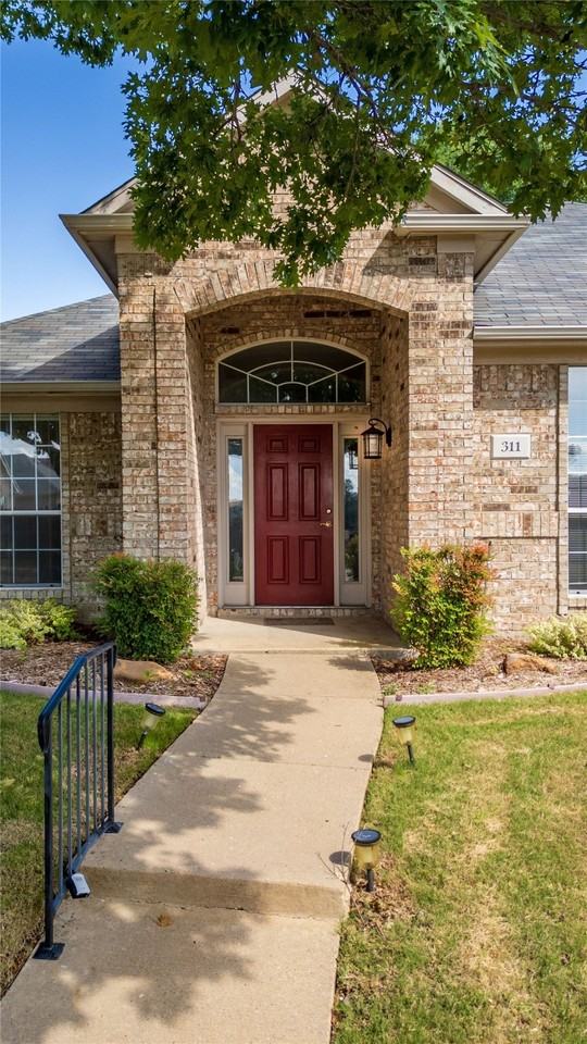 311 Julian Dr - Photo 2 of 25