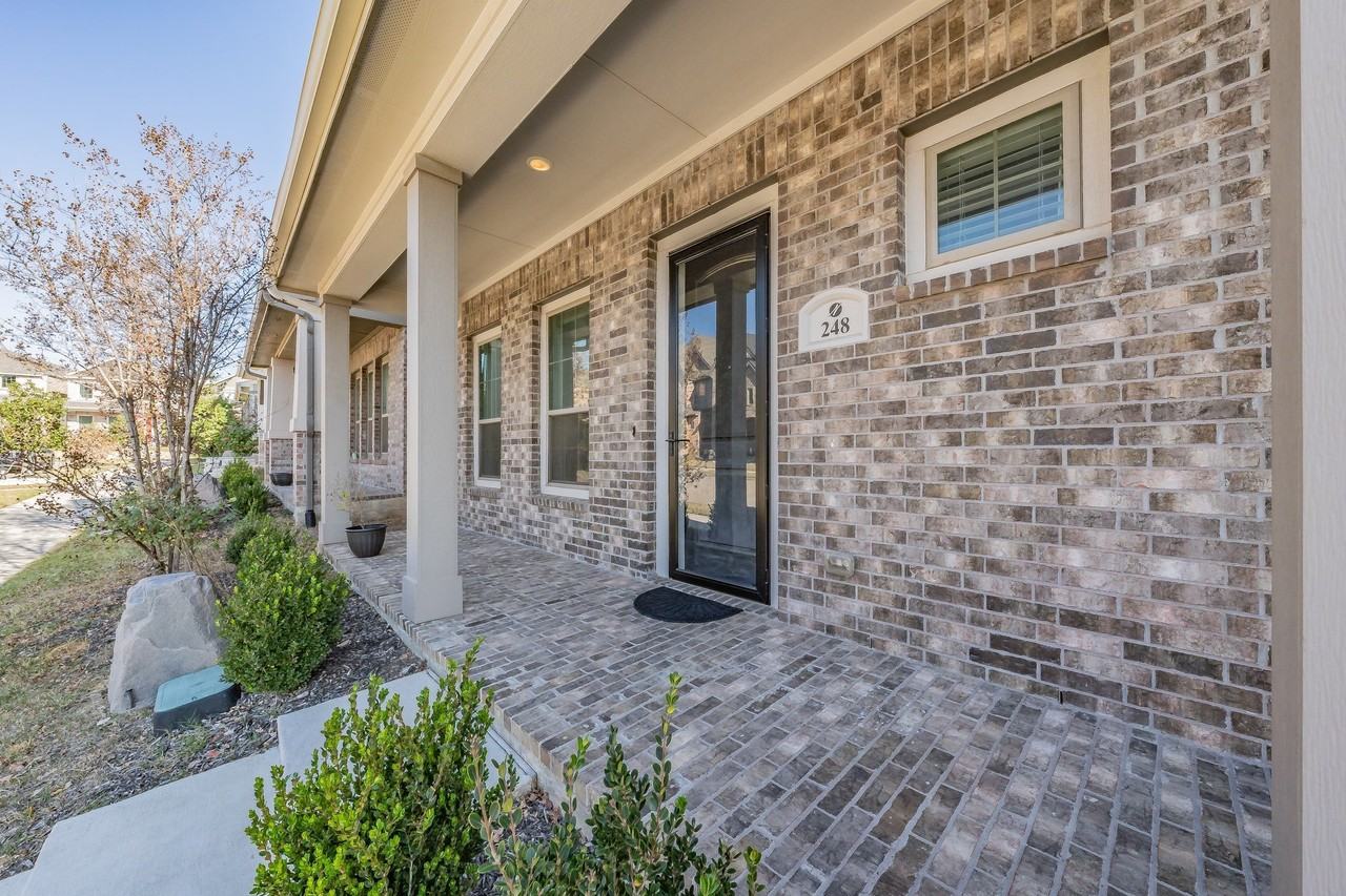 248 Harbor Hills Dr - Photo 2 of 26