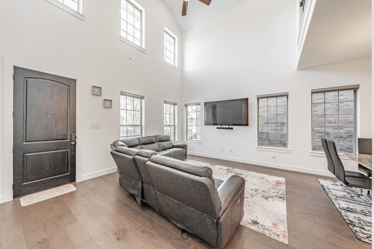 248 Harbor Hills Dr - Photo 3 of 26