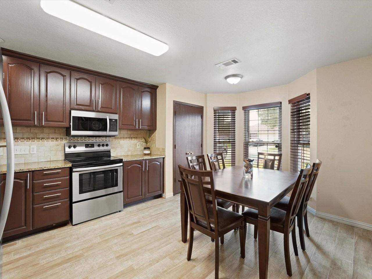 4702 Grovetree Ln - Photo 3 of 13