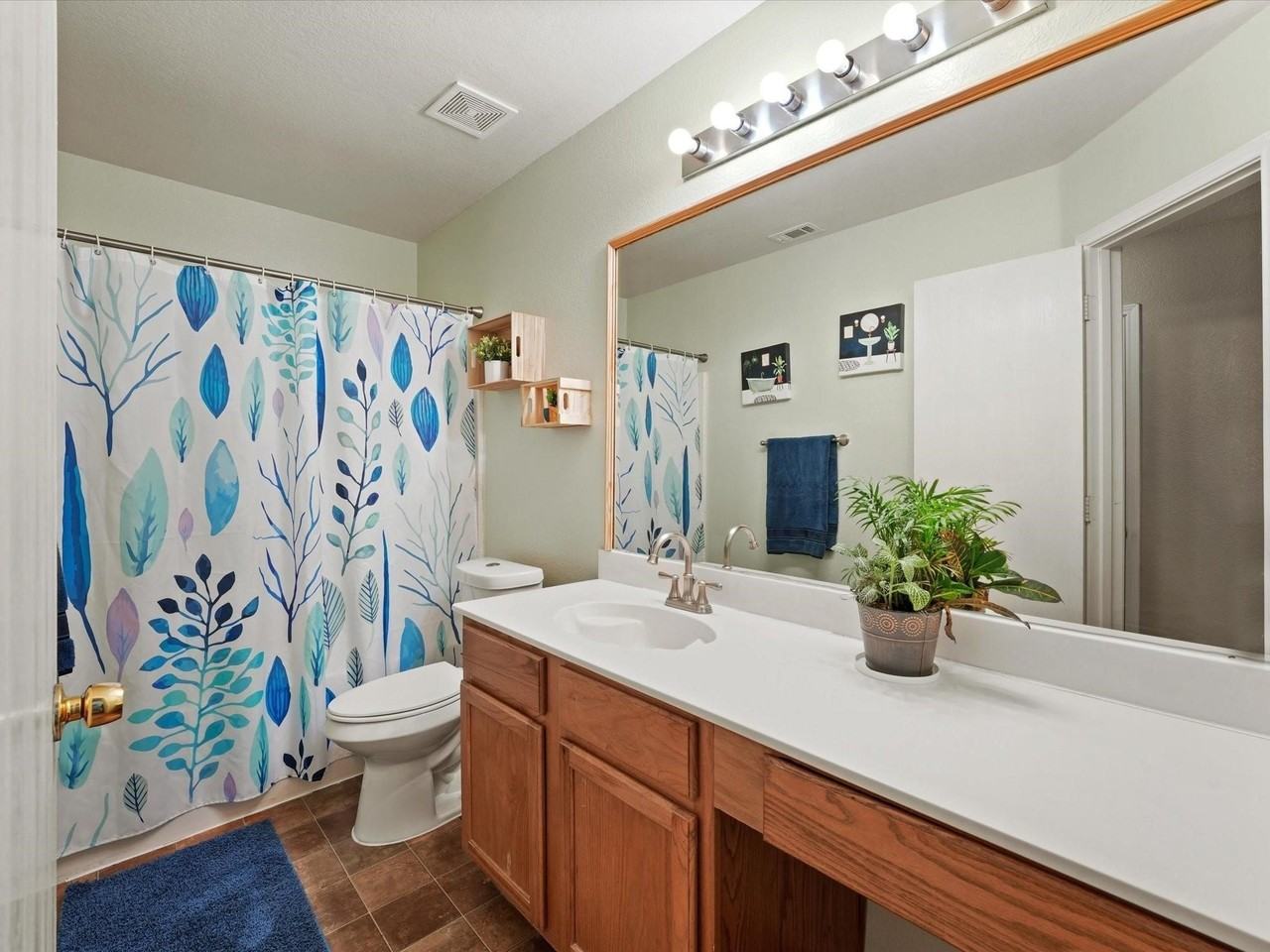 4702 Grovetree Ln - Photo 6 of 13