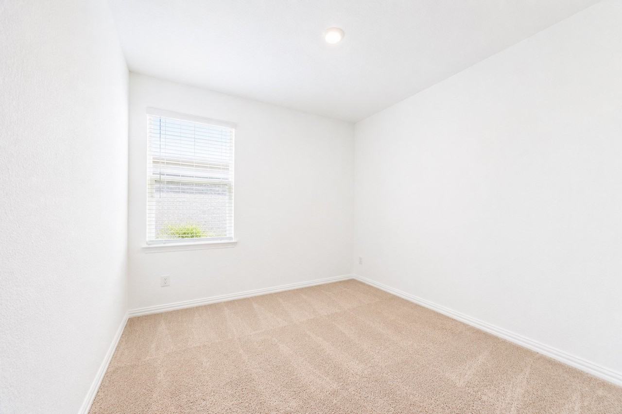 624 Fitzroy Ln - Photo 7 of 36