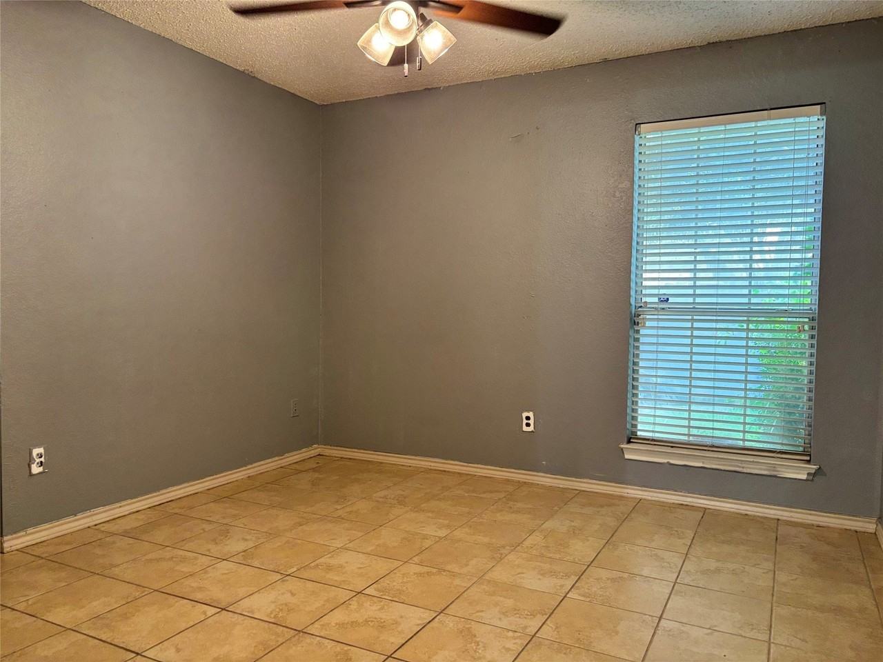 3626 Hilltop Ln - Photo 4 of 6