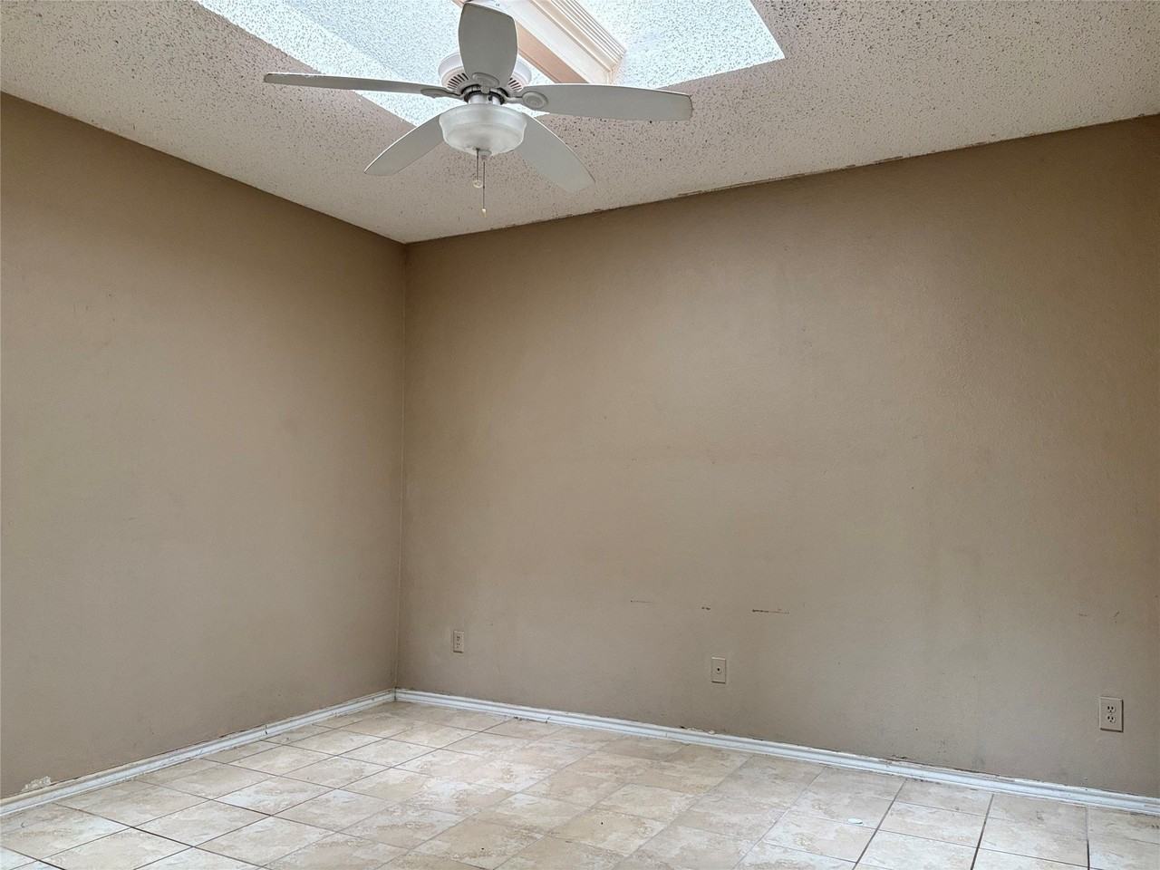 3626 Hilltop Ln - Photo 5 of 6