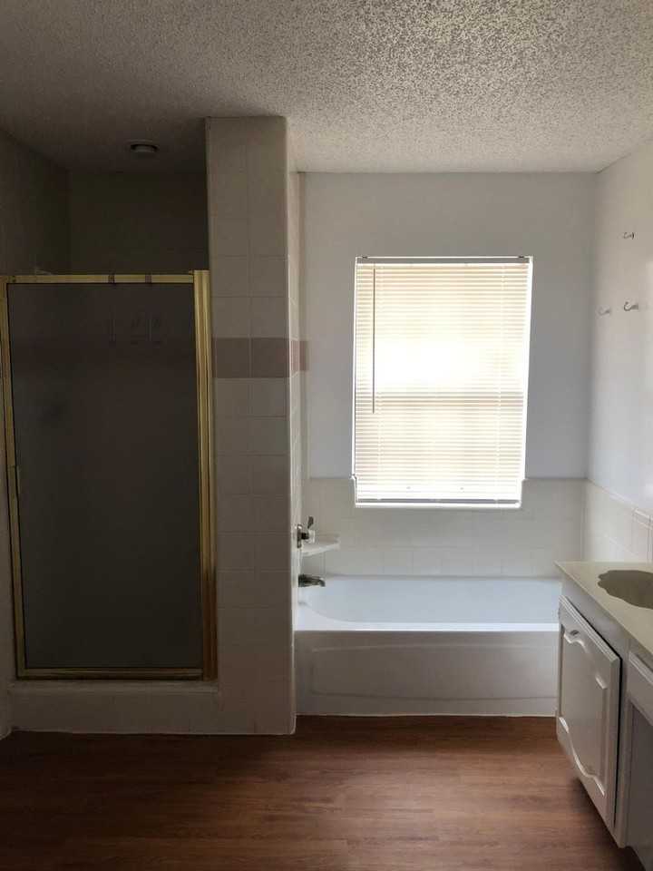 2021 Meadow Park Dr - Photo 7 of 12