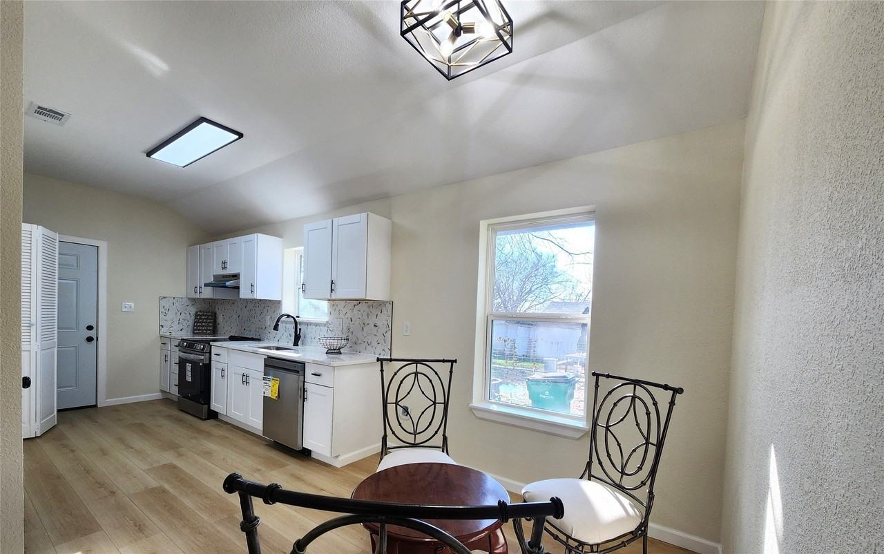 4205 Stuart St - Photo 5 of 19