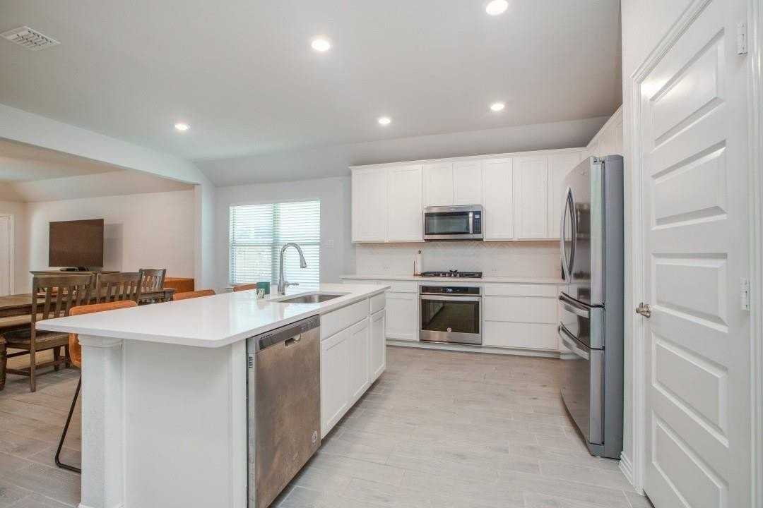 2911 Teak Dr - Photo 5 of 19