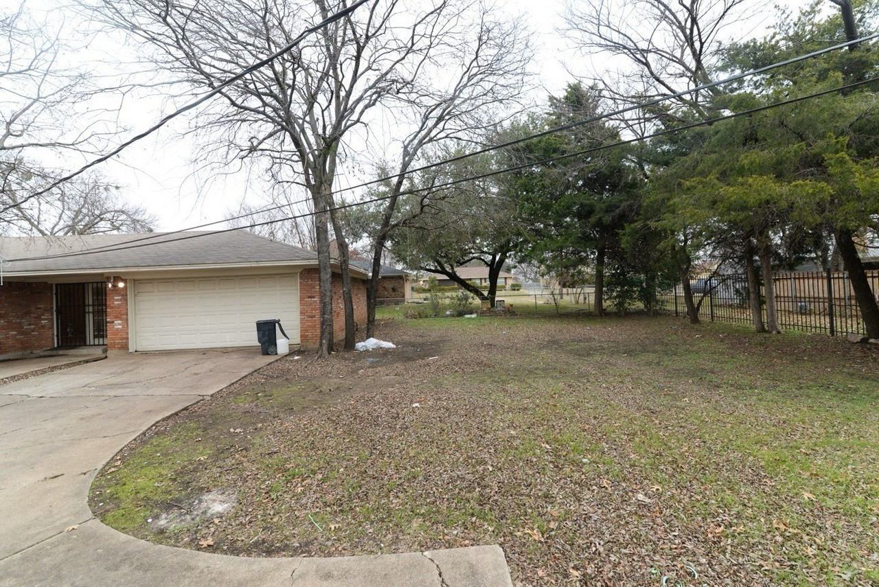 614 N Young Blvd - Photo 2 of 17