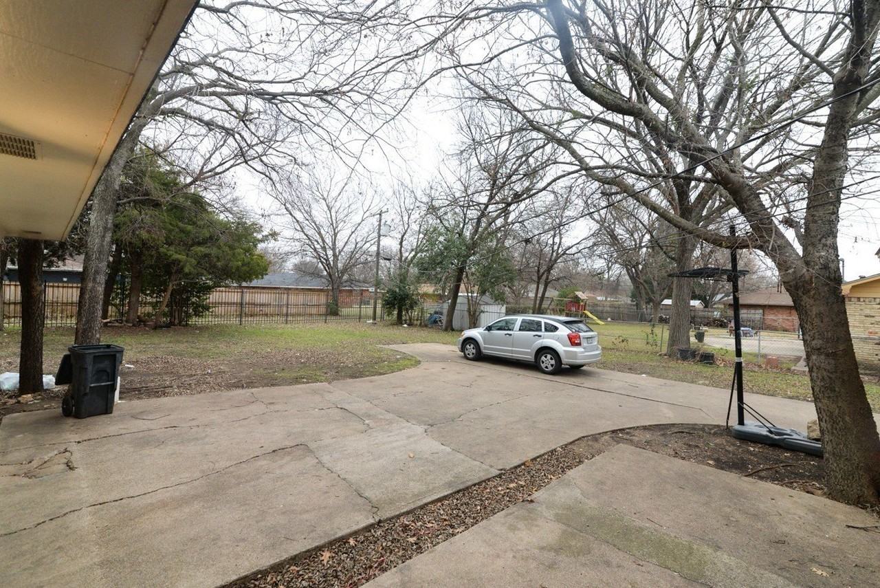 614 N Young Blvd - Photo 3 of 17