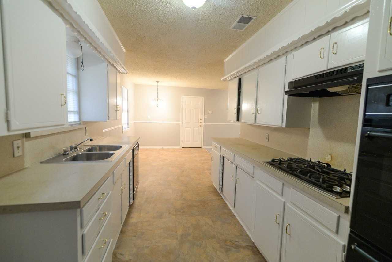614 N Young Blvd - Photo 5 of 17
