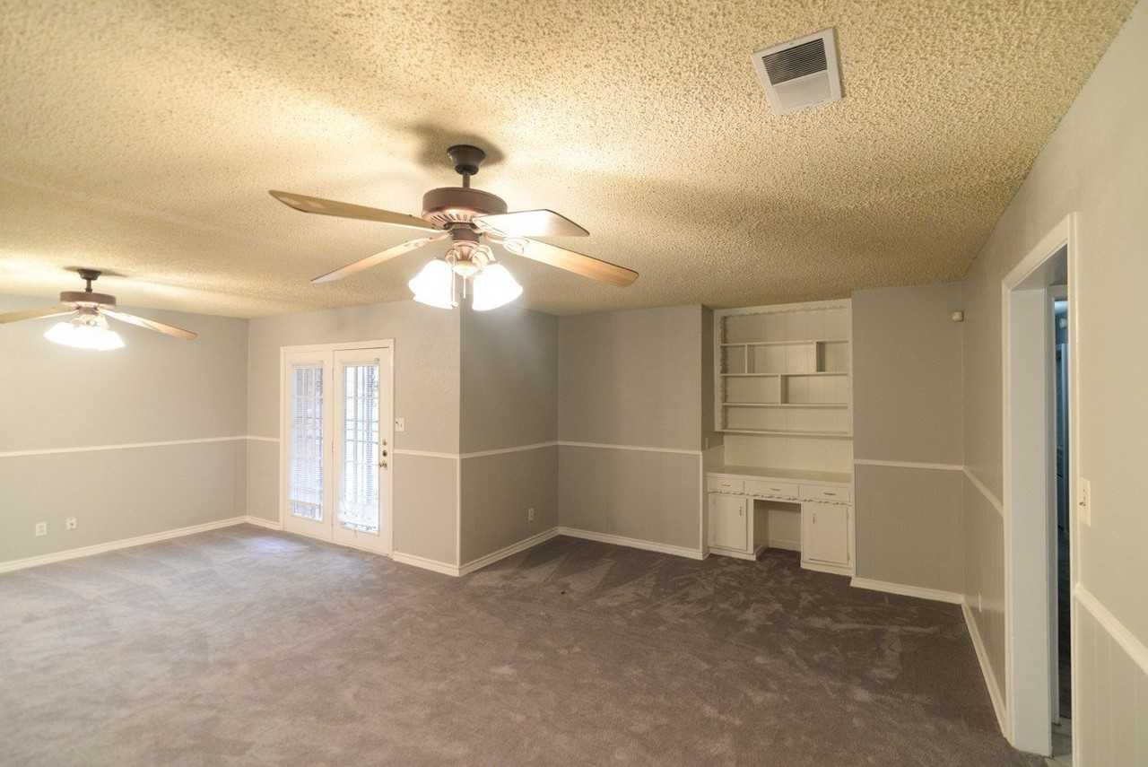 614 N Young Blvd - Photo 6 of 17