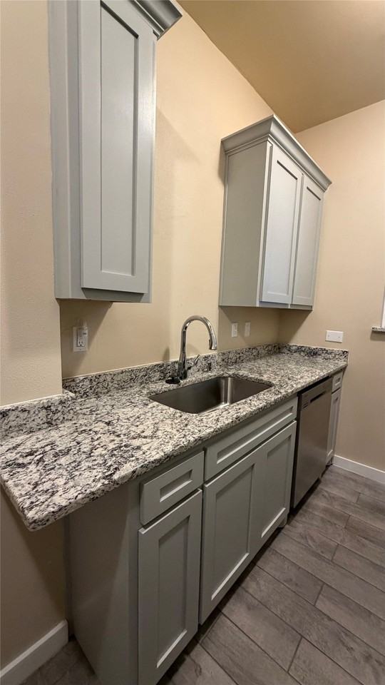 5208 E Side Ave #1 - Photo 6 of 13