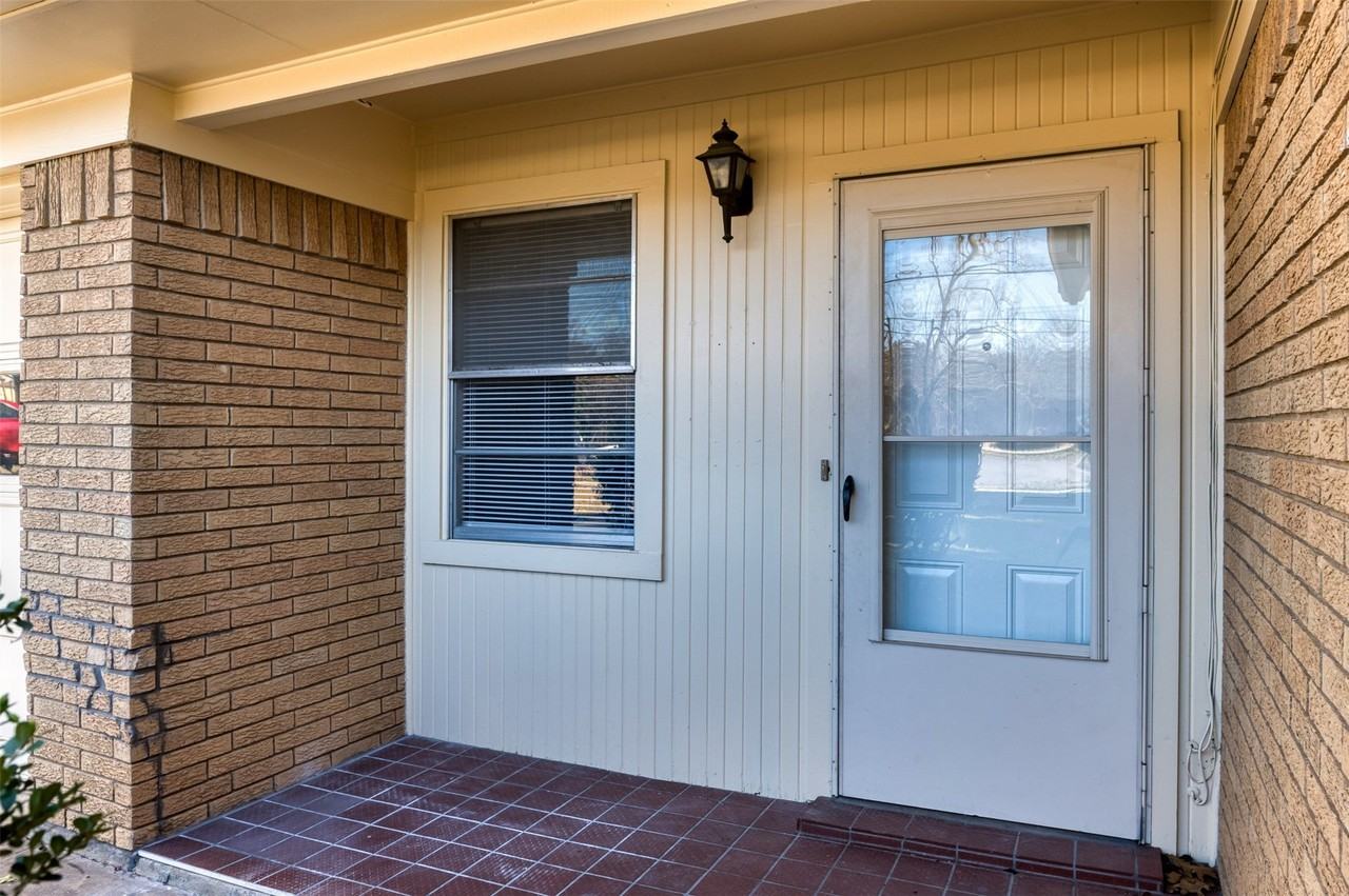 502 Brown St - Photo 4 of 25