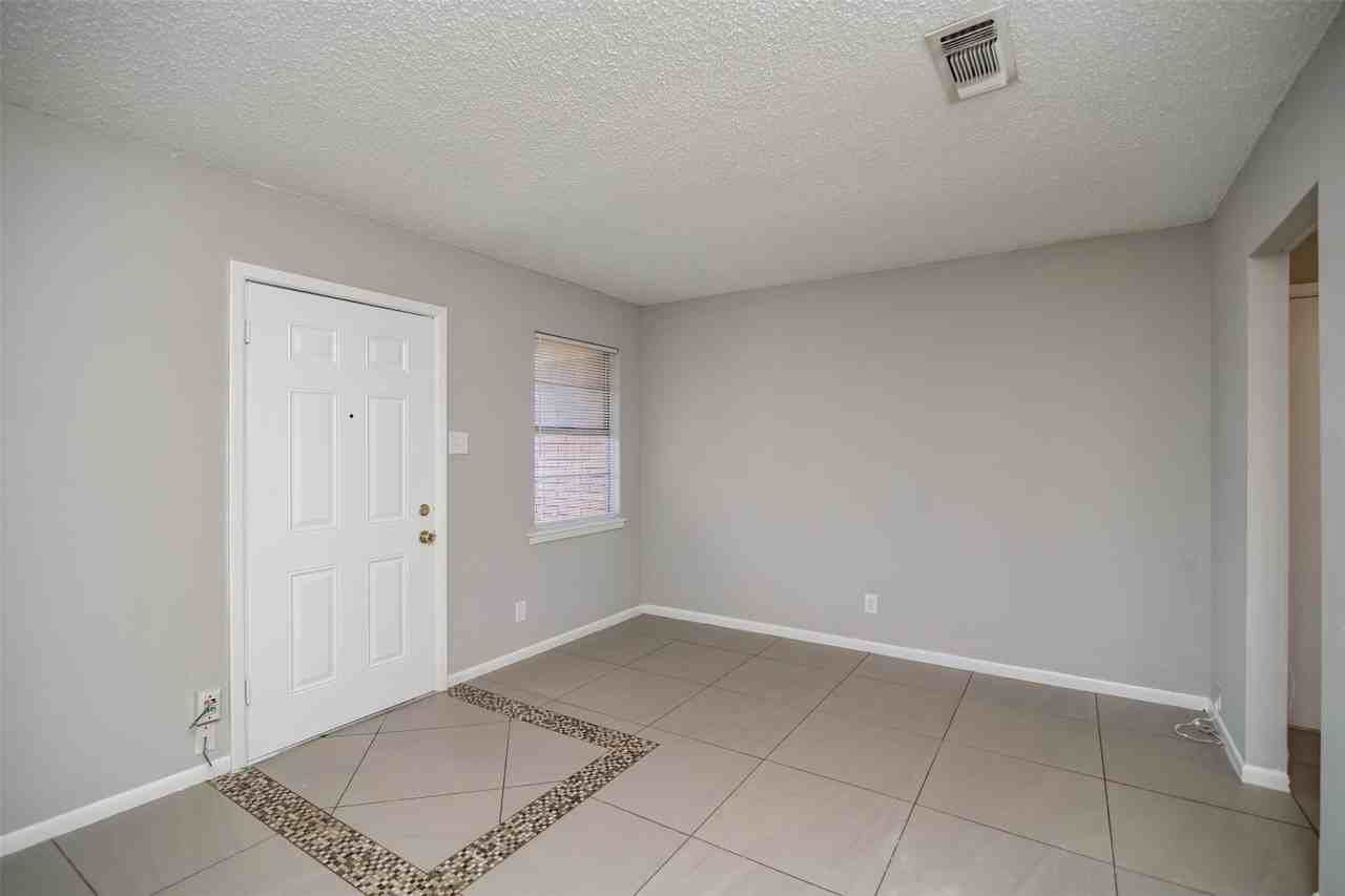 502 Brown St - Photo 5 of 25