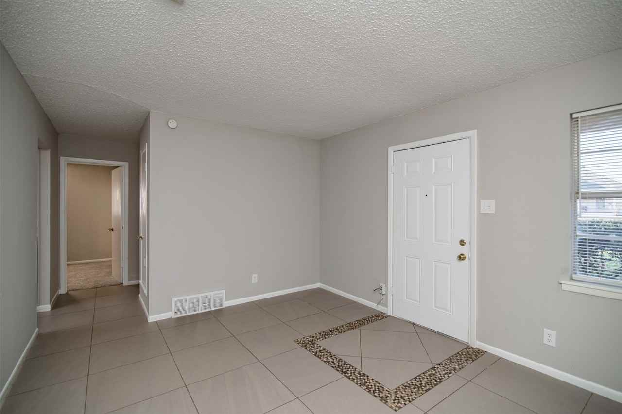 502 Brown St - Photo 6 of 25