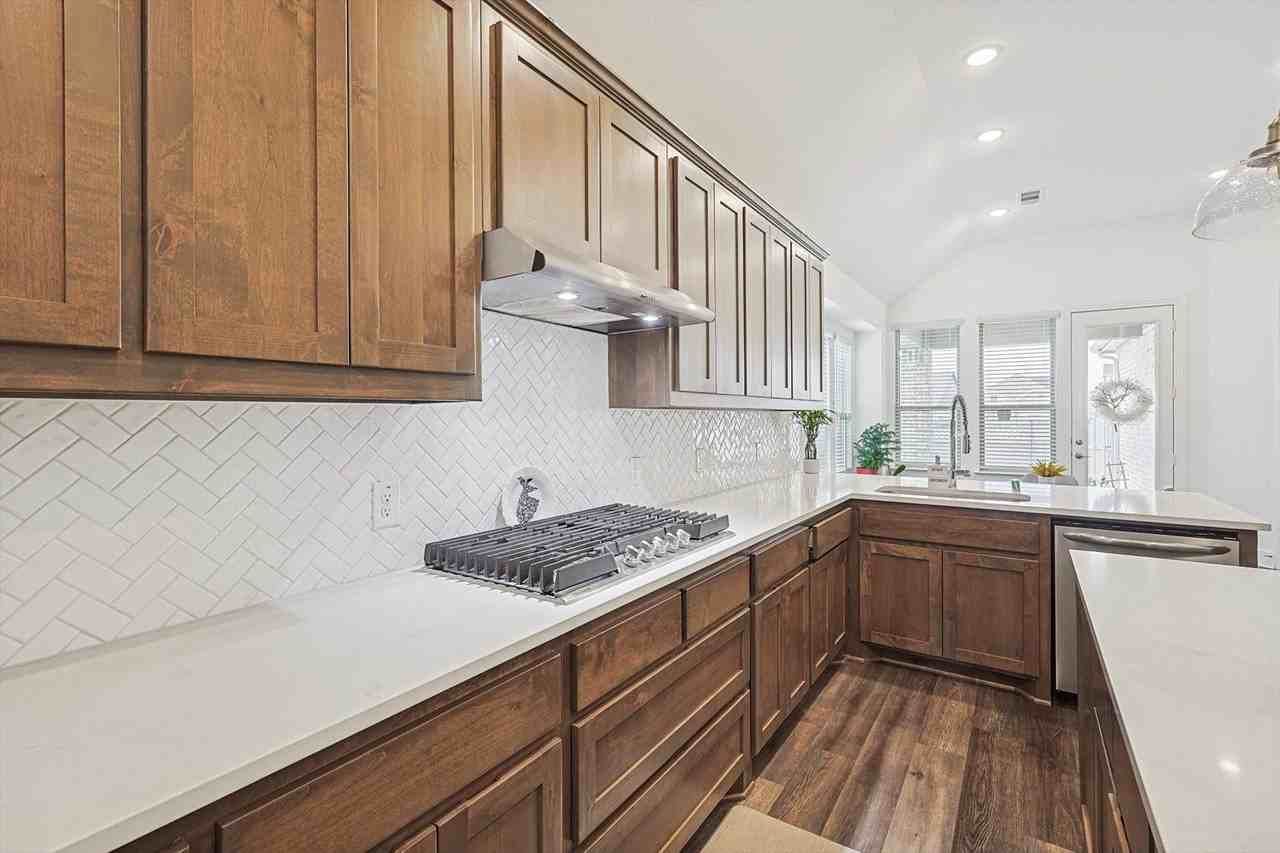 2340 Gray Dr - Photo 5 of 31