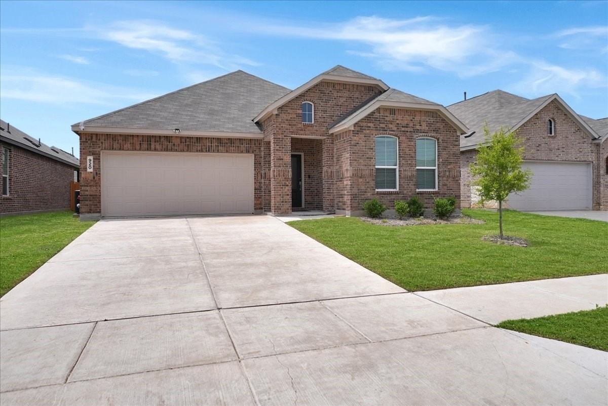 920 Sugarberry St - Photo 2 of 16