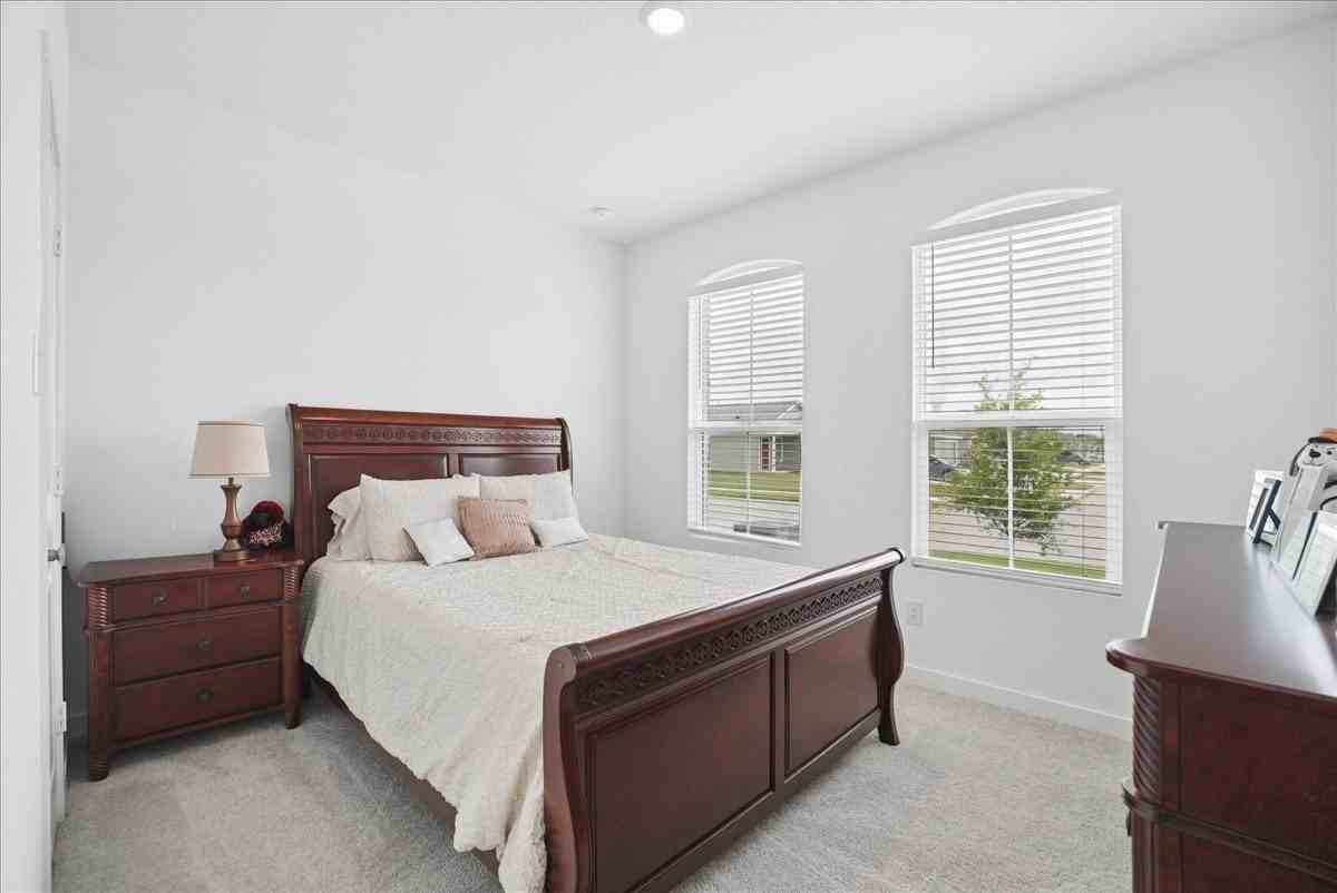 920 Sugarberry St - Photo 3 of 16