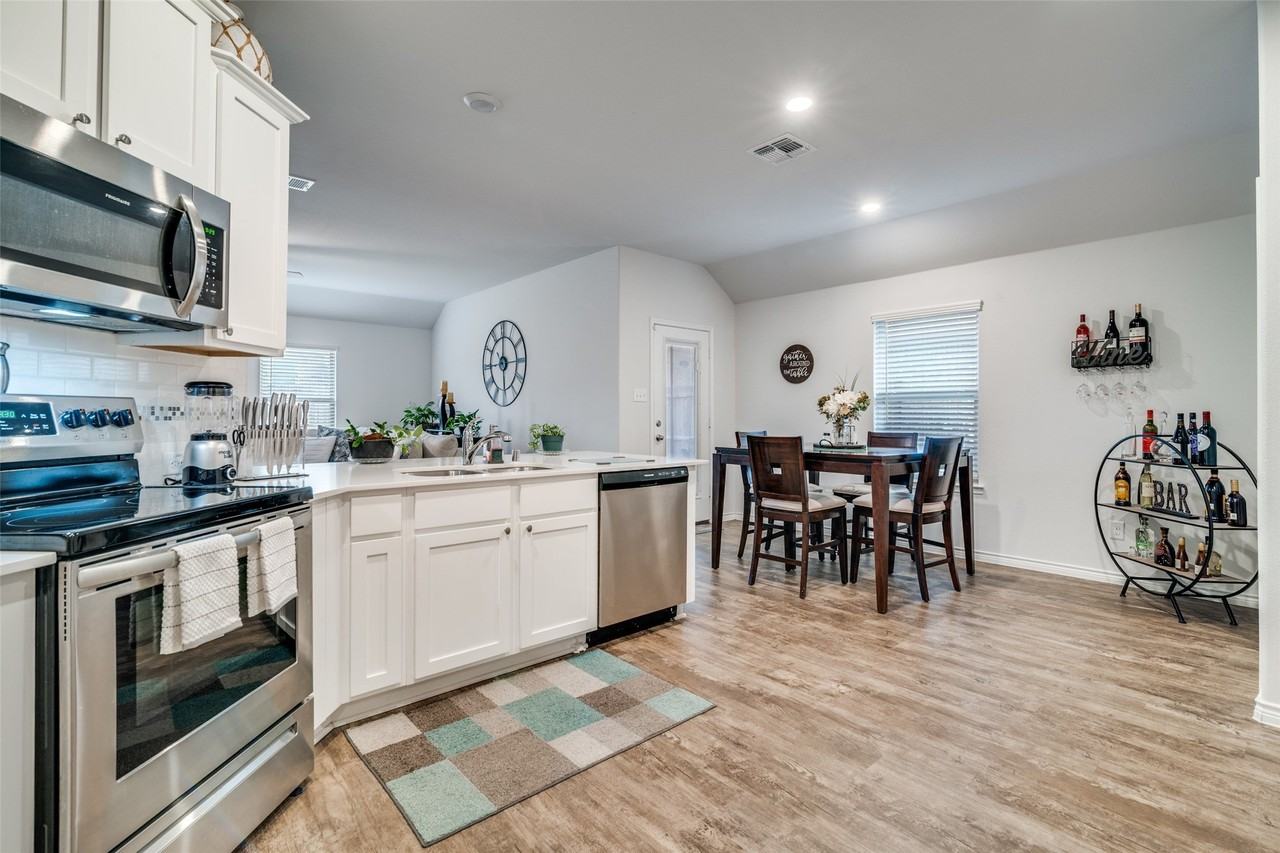 3213 Hollow Branch Dr - Photo 4 of 13