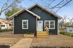 featured image of 1106 W Chestnut St