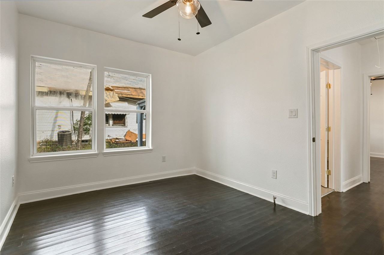 1106 W Chestnut St - Photo 4 of 38